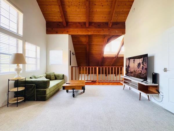 Bohemian Venice Family Lodge With Rooftop Deck - Santa Monica, CA