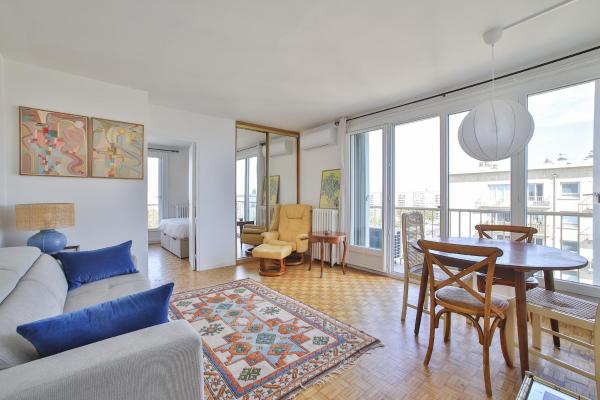Apartment In The Sky Of Paris - Noisy-le-Grand
