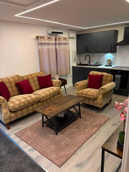 Modern Private Guest House - Free Parking - Bradford