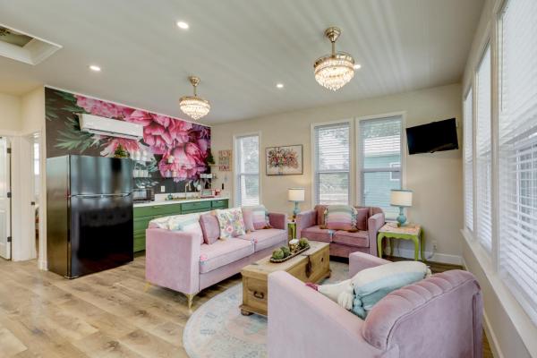Boutique Retreat Minutes From Round Top! - Round Top, TX