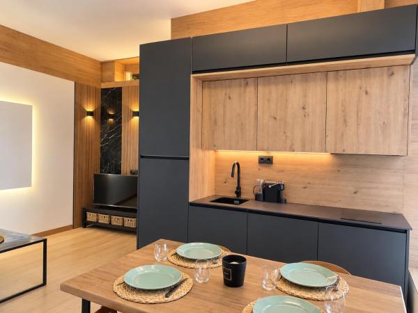 Chalet Independiente De Diseño Con Patio Privado - Madrid