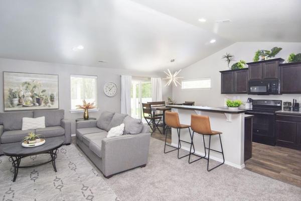 Stoddard Trailhead Central Nampa Home - Sleeps 10 - Nampa, ID
