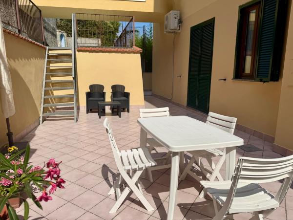 Host4u Imperia - Melinda's Beach Apartment Con Ampia Terrazza Vista Mare - Imperia