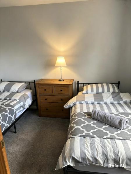 Affordable 3 Bedroom House,sleeps 5,free Parking,close To City, Home From Home - Nottingham