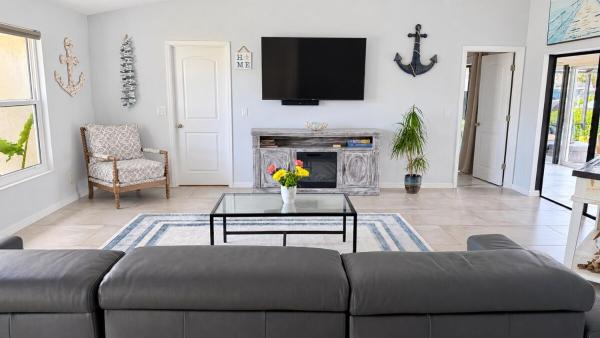 Marco Island Waterfront, Heated Pool And Jacuzzi - Marco Island, FL