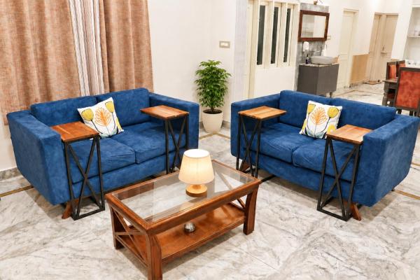 Stylish & Cozy Retreat With Jacuzzi - Jaipur