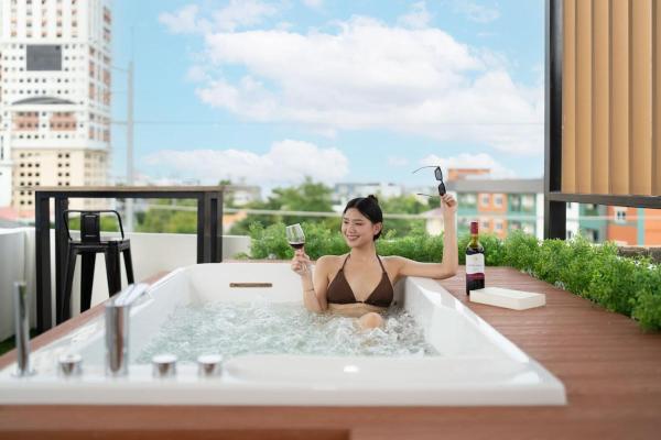 Modern Organic 3br Near Ekkamai With Jacuzzi Cityview - Bangkok