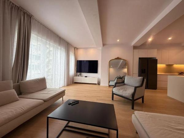 Excelente Apartamento Numa Zona Prestigiada De Lisboa - Campolide