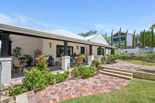 The Mooring Reimagined House, Four King Ensuites - コッテスロー