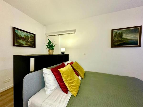 Deluxe Suite In Mons With A Separate Bedroom - Hainaut