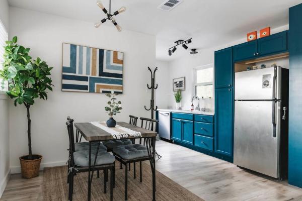 4 Mi To Downtown Austin! Quiet & Quaint Home - Austin, TX