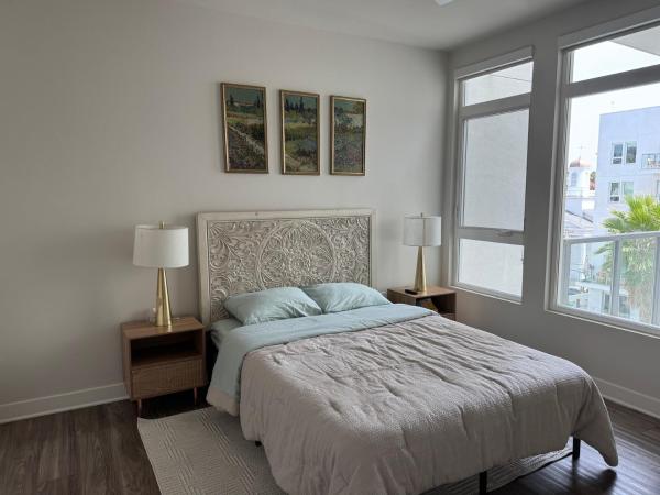 Fantastic 2 Bedroom Apt In Hollywood - Hollywood, CA