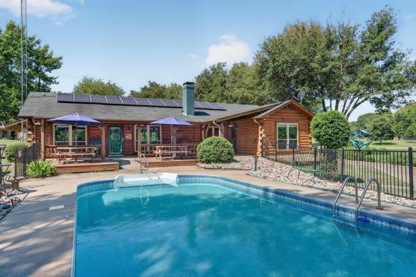 Lake Fork Retreat W/ Private Pool & Dock - 포인트