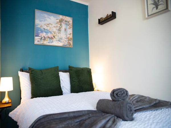 Barden Coastal, 5 Bedrooms, 5 Beds, Free Parking - Eastbourne