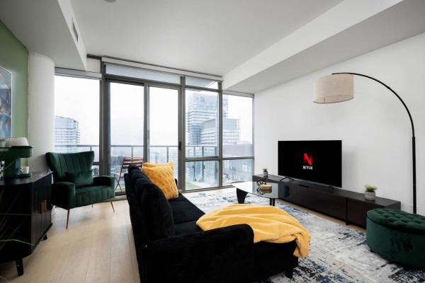 Luxury Bay St Condo King Bed Coffee Bar! - Toronto