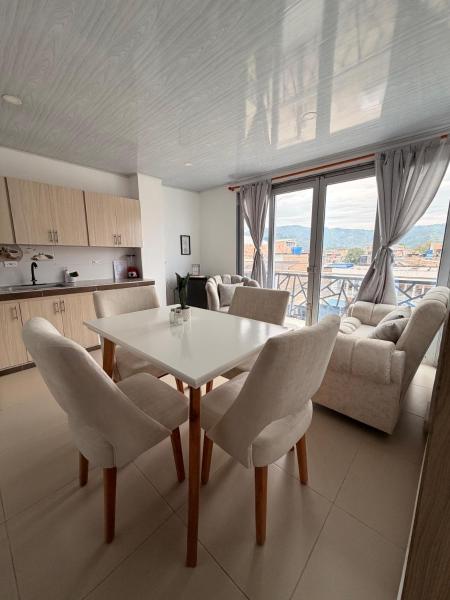 Apartamento Iluminado Con Excelente Vista Y Desayuno - Pitalito