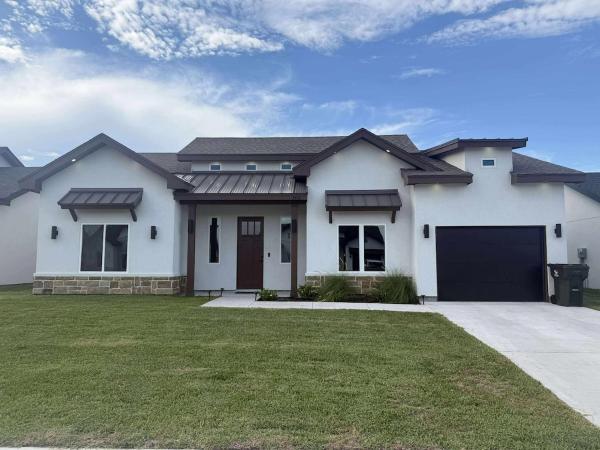 Modern 3br Home- Pergola And Yard Oasis-pet Friendly - Harlingen, TX