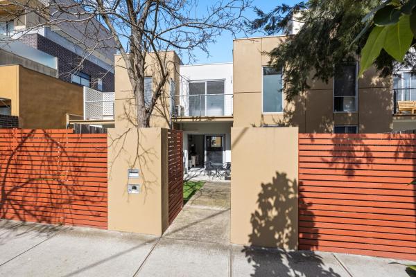 Two Bedroom Townhouse At Box Hill Centre - Notting Hill