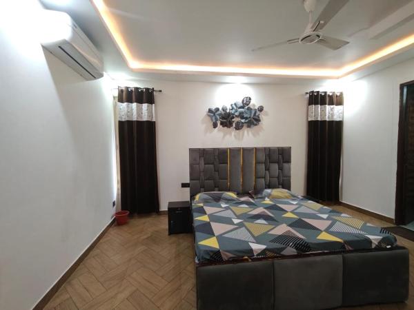 B555 Krishna Farm House - Noida