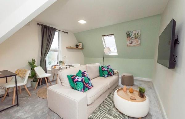 Apartment Sleeps 3 With Parking - Birmingham