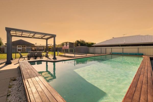Pool, Pool Table, Beach - Semaphore Sun House - Port Adelaide