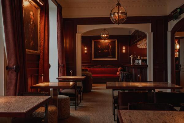 Henry's, 27 The Terrace - St Ives