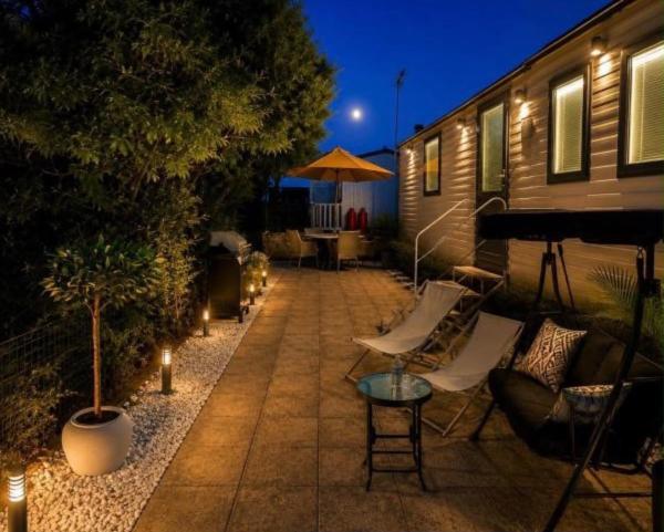 Cabin Sleeps 8 With Indoor Pool - Essex