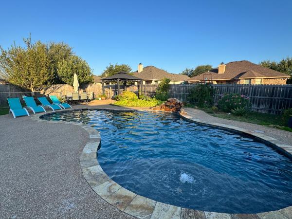 Waco Pool Escape Near Baylor & Magnolia - Waco, TX