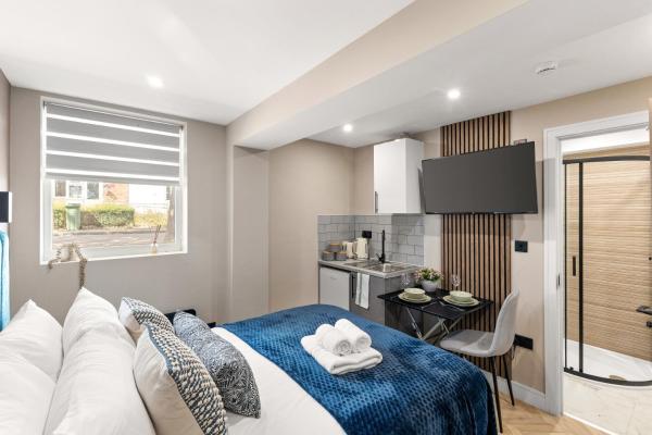 Stylish Contemporary Studio - Cosy & Connected - Basildon