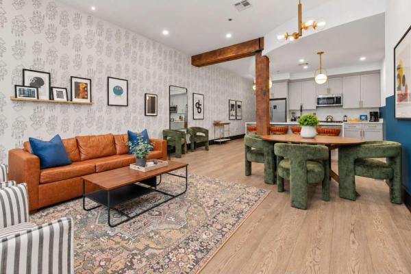 Downtown Nola Luxury Suite Hotel Rooftop Pool Sleeps 6 - New Orleans, LA