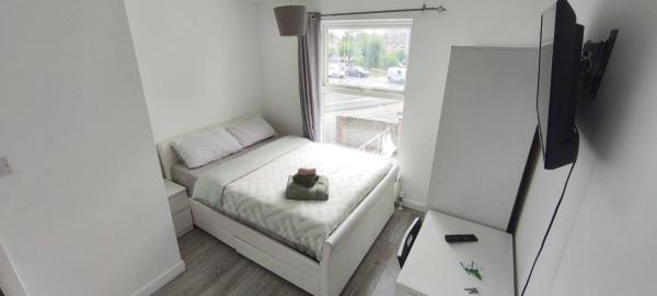 Small Double Ensuite Chelmsford Free Parking - Chelmsford