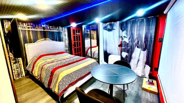 Luxury Kia Red Room A1 - Markham