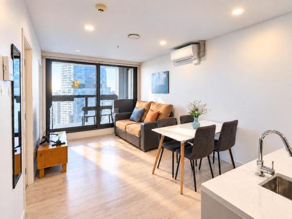 Iconic Cbd Stay With Balcony, Sky Tower & Sea Views V231 - 오클랜드