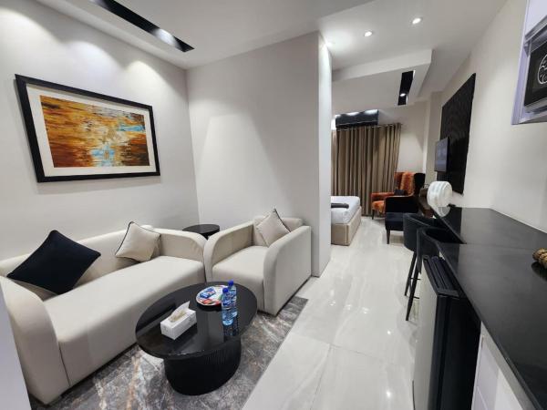 Pearl One Executive Suite Gulberg Lahore - Lahore
