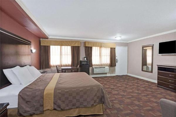Travelodge By Wyndham Whittier - Pico Rivera, CA