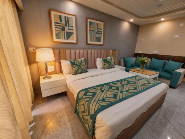 Hotel Premium Sadhana Near Char Dham Mandir Most Luxury Rooms With Balcony !!! Best Place For Stay In Vrindavan - 沃林達文