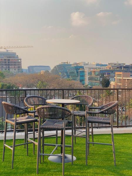 Rosebank Haus- Rooftop Living, Business & Leisure - Alberton