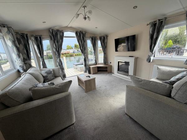 Woodlands Lakeside Retreat - Yorkshire