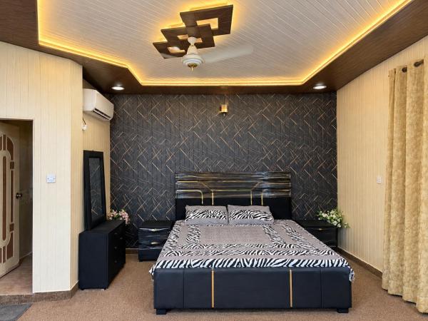 Spacious Entire Place 2 Bedrooms Private Bath Upper Portion With Kitchen Roof In Wapda Town - Lahore