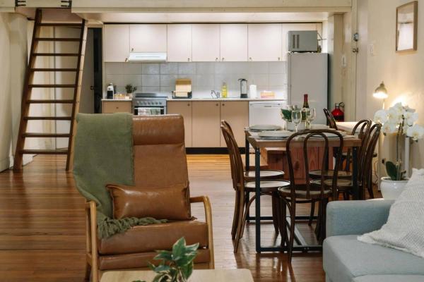 New York Inspired Apartment With Sweeping City Views - Surry Hills