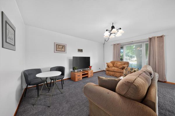 A Quiet Escape Minutes From Downtown Milwaukee Duplex - Germantown, WI
