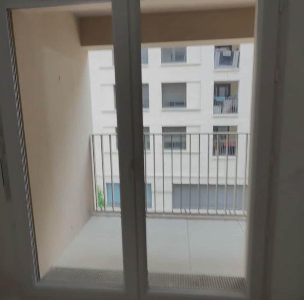 Apparemment Avec Place De Parking - Bobigny