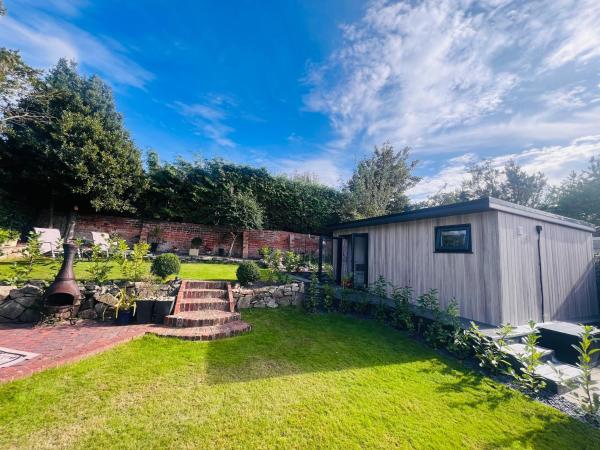 Plas Bach Annexe - Stylish Garden Annexe In The Heart Of Prestatyn North Wales Less Than 5 Mins Walk To High Street We Welcome Workers Couples Solo Travellers Or Small Families More Info In Host Details - North Wales