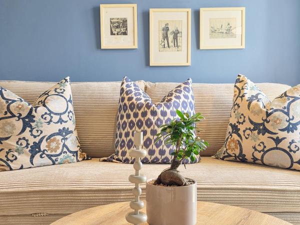 Blush, Blue And A View - Kapstadt