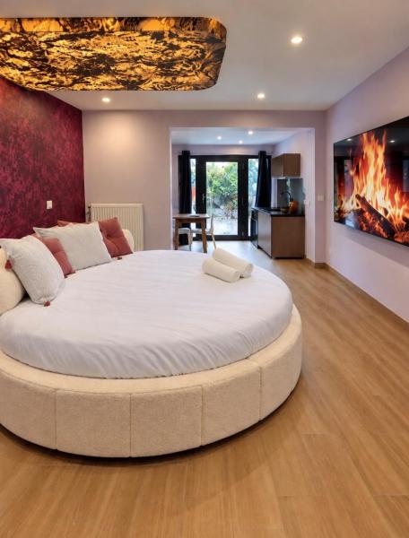 Le Refuge Avec Lit Rond, Balnéo, Sauna & Jardin Privé - Rueil-Malmaison