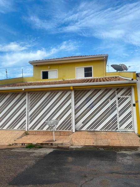 Celestial Yellow House Hostel - Cuiabá