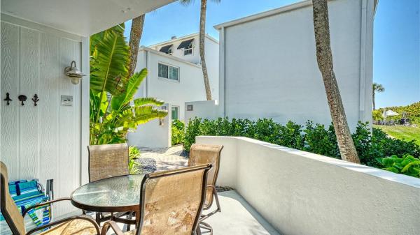 Laplaya 104e Perfectly Located Near The Path To The Beach Just Steps From The Pool - Longboat Key