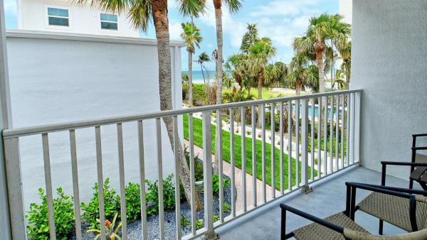 Laplaya 202e Catch The Gentle Gulf Breezes On Your Private Balcony Beneath The Swaying Palms - Longboat Key