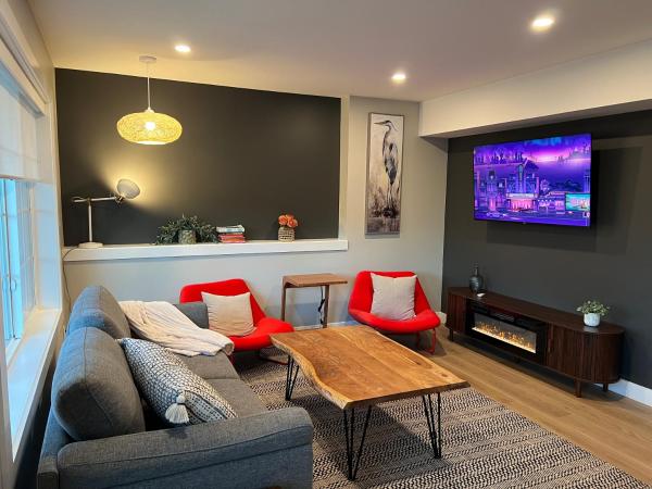 Sunny Side Cozy 2-bedroom Park View Suite - Victoria