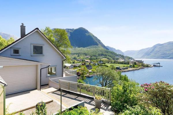Unique House On The Fjord Near Preikestolen - Norwegen